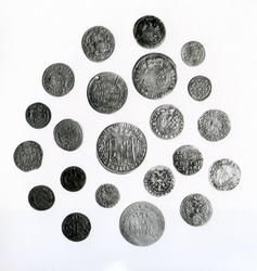 Ukážka mincí z pokladu Baba 1 a Baba 2
